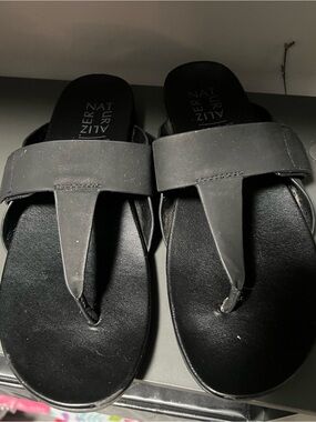 ☀️ Naturalizer Black Women's Toe-Post Slide Sandals